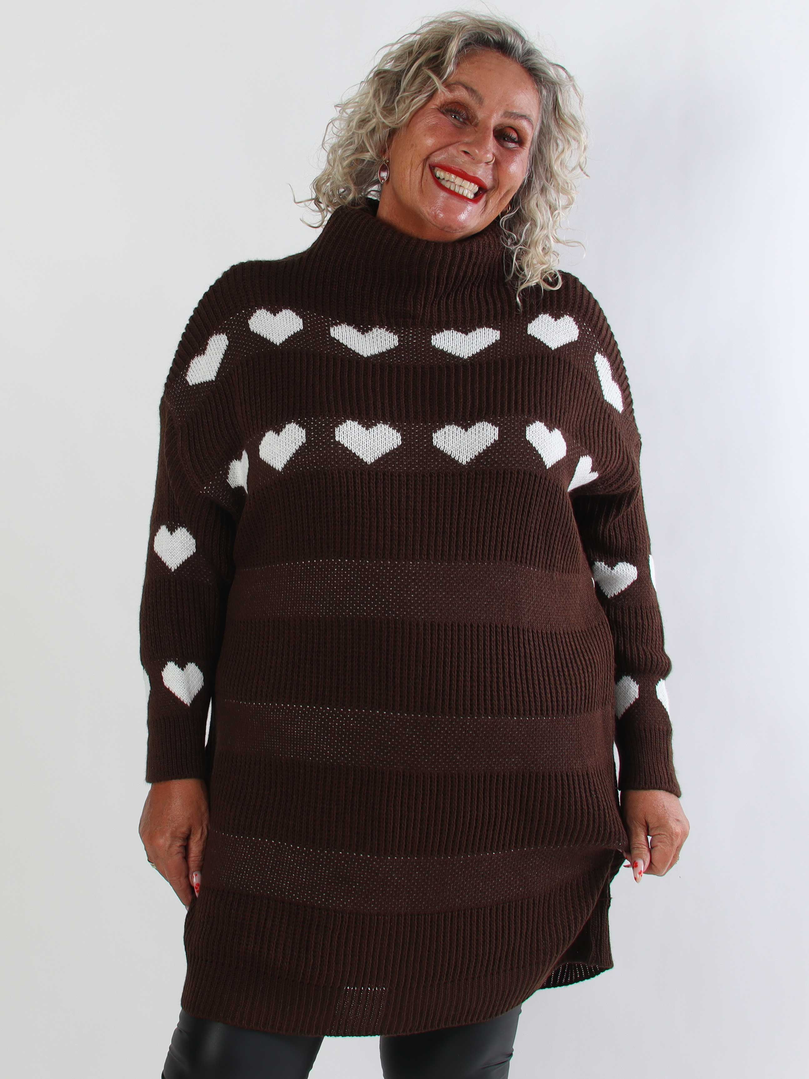 Wendy - Plus size strikkjole med fine hjerter og klassisk rullekrave